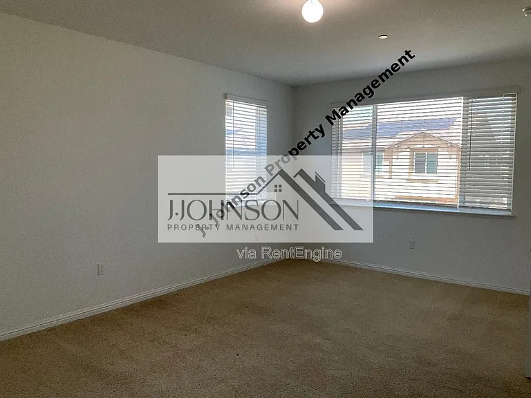 2717 Rabbit Hollow Dr — Photo 12
