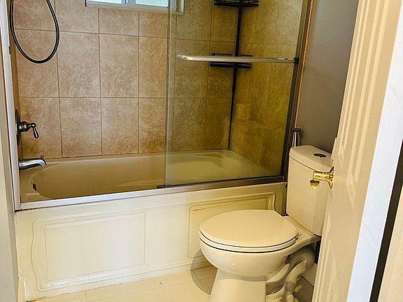 5th image of 1170 NE 191st St #826