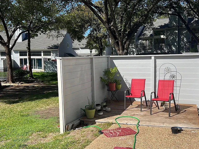 Rear deck with fence