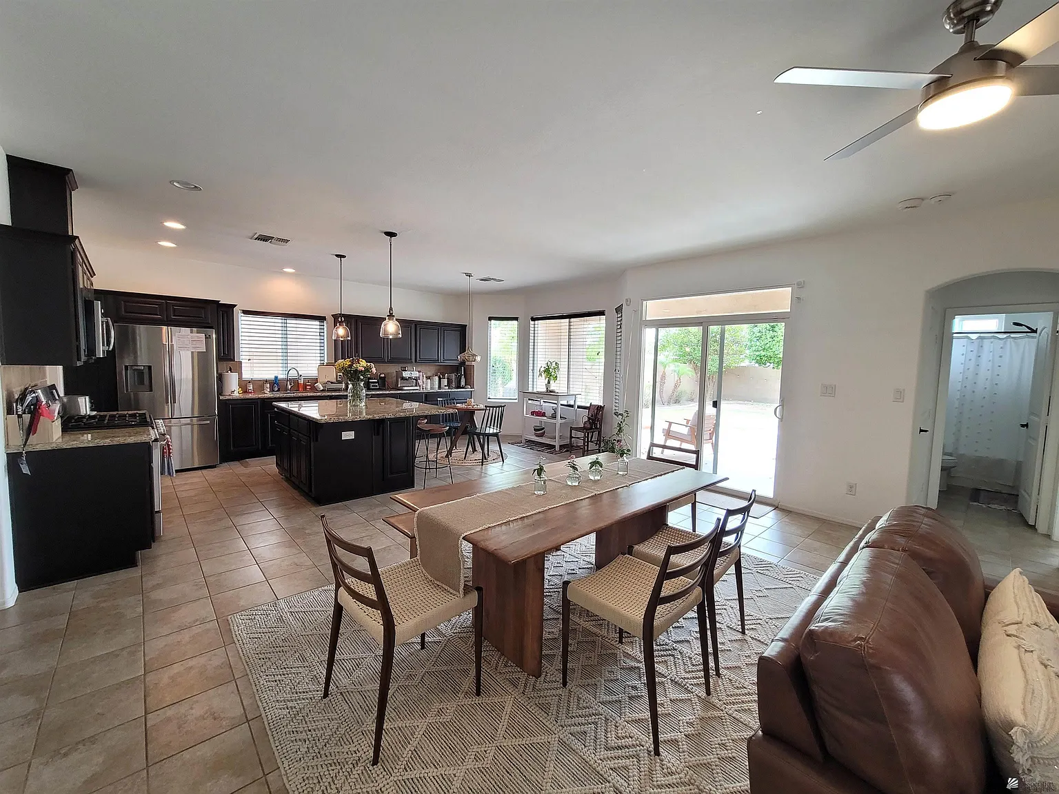 4 bed, 3.0 bath, 2500 sqft, $2,600 — Photo 3