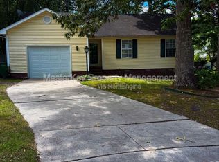 1401 Ravensthorpe Dr, Fuquay Varina, NC 27526