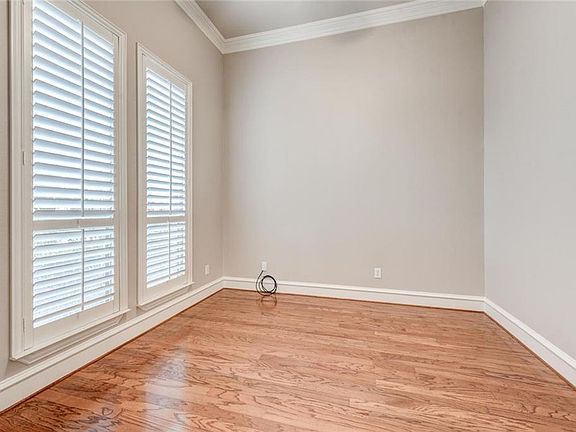 4th image of 1104 Guadalupe Ct
