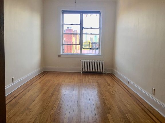 5th image of 2520 Broadway APT 2C