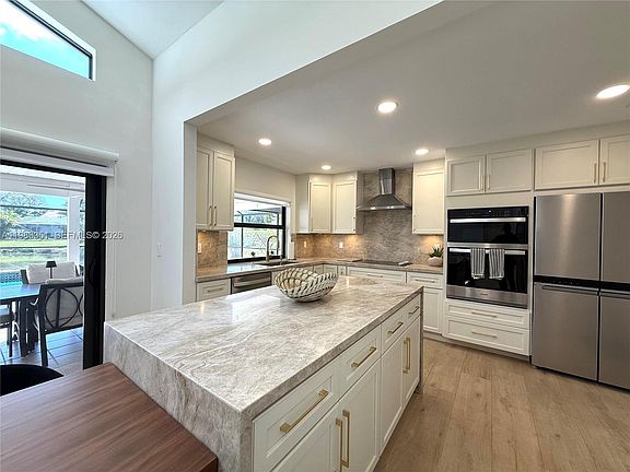 5th image of 670 Deer Creek Hollows Cir
