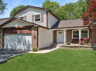 970 Wilma Ln, Elk Grove Village, IL 60007