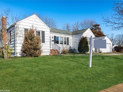 111 W Shore Drive, Massapequa, NY, 11758