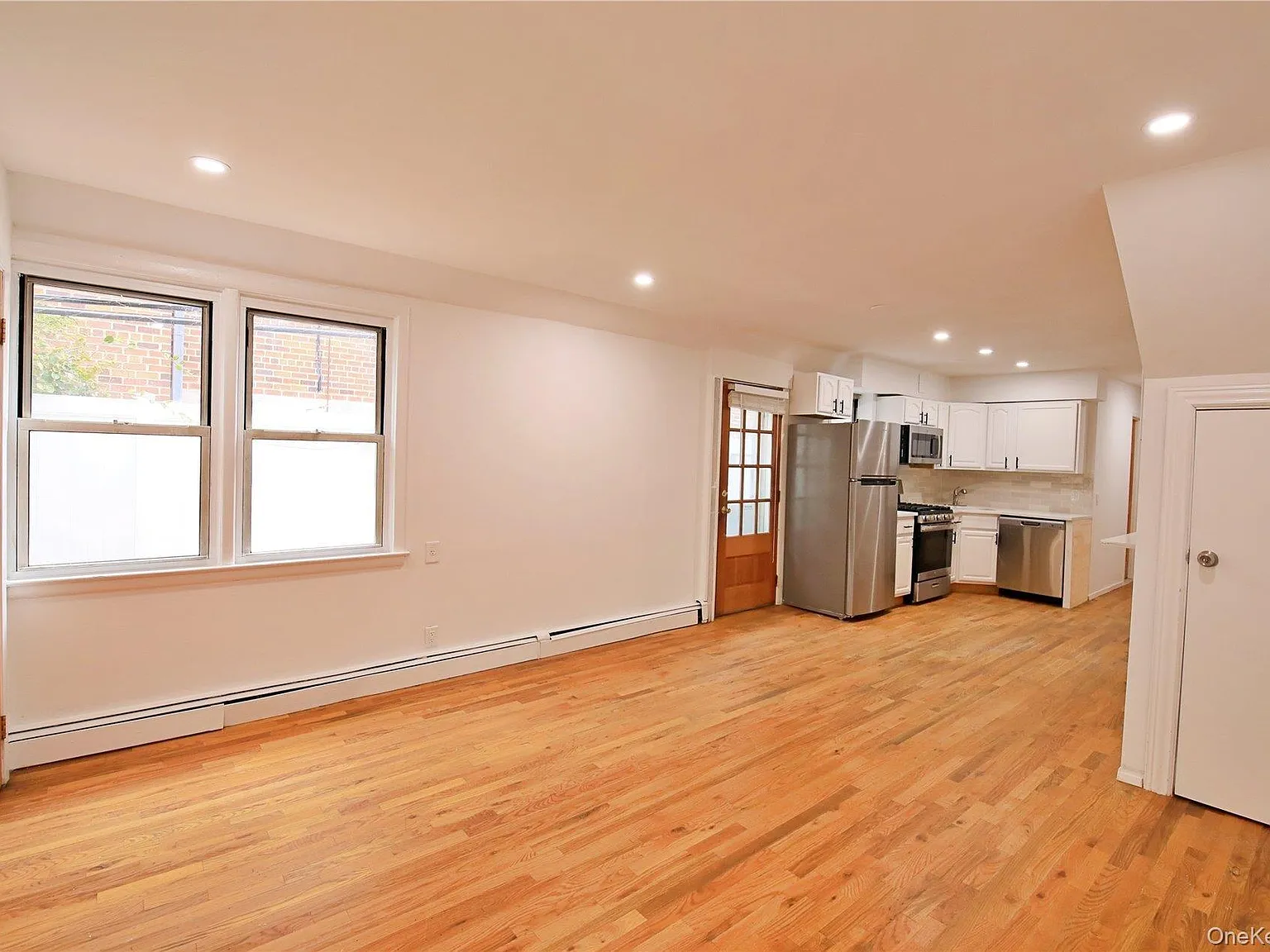 2 bed, 1.0 bath, 900 sqft, $3,200 — Photo 4