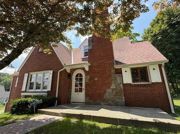 3 Blanchard Dr, Southbridge, MA 01550