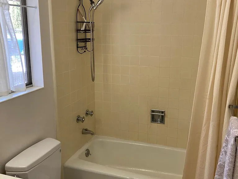 14407 Kingsley Ave — Photo 15