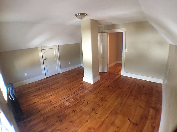 3rd Floor West Bedroom