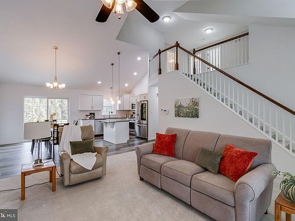2nd image of 201 Abbey Ln