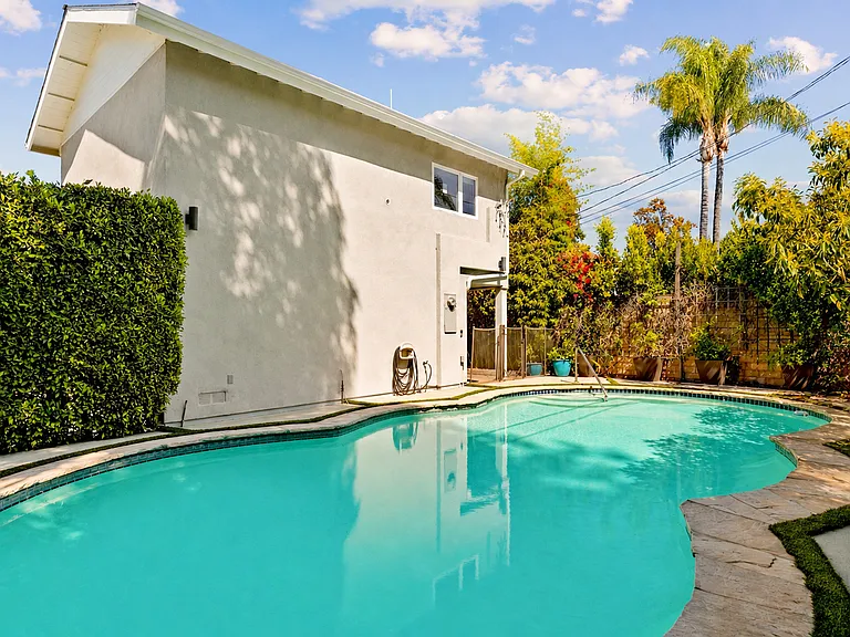 4242 Van Nuys Blvd — Photo 4