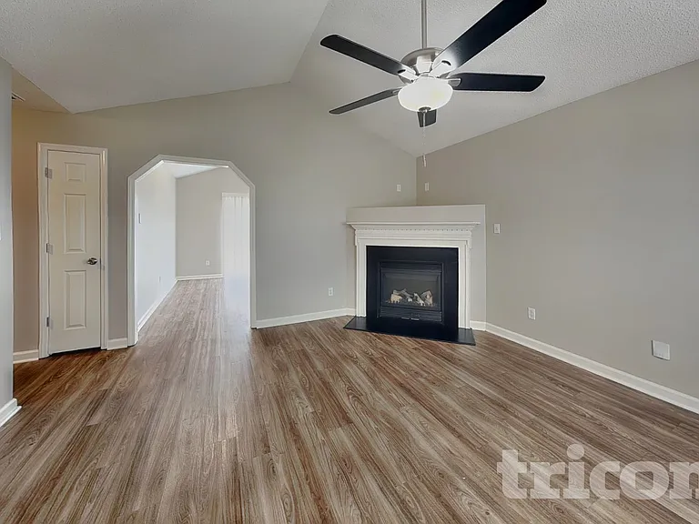 5169 Parkerwood Dr — Photo 2