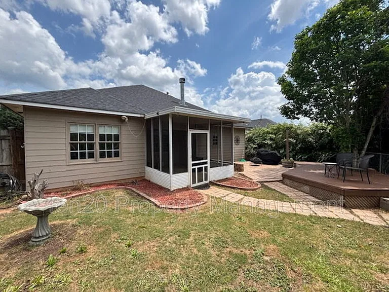 1018 Sugar Mill Dr — Photo 6