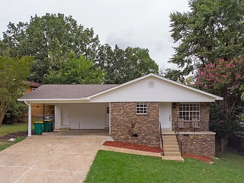 1320 Northpoint Cir Photo 1