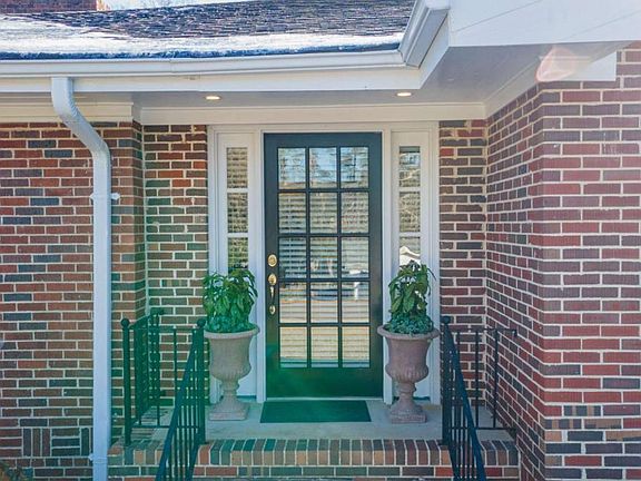 2nd image of 195 Rock Glen Rd