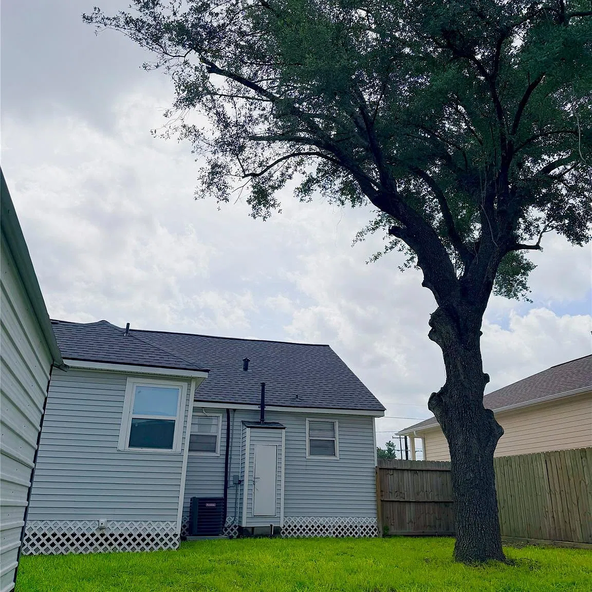 2 bed, 1.5 bath, 1072 sqft, $1,450 — Photo 3