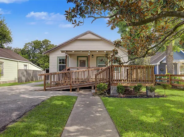 304 Foster St, Tomball, TX 77375