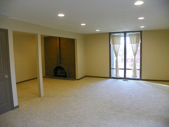 3rd image of 1831 S Paschal Cir