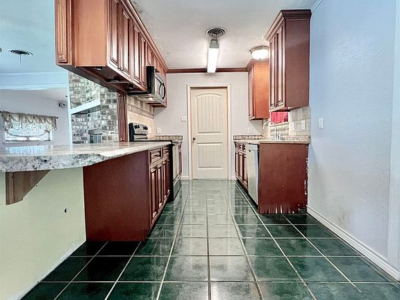 3rd image of 703 W Park St
