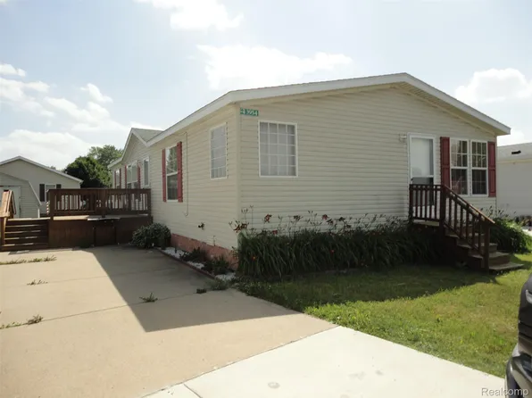 3954 Ryans Rdg, Monroe, MI 48161