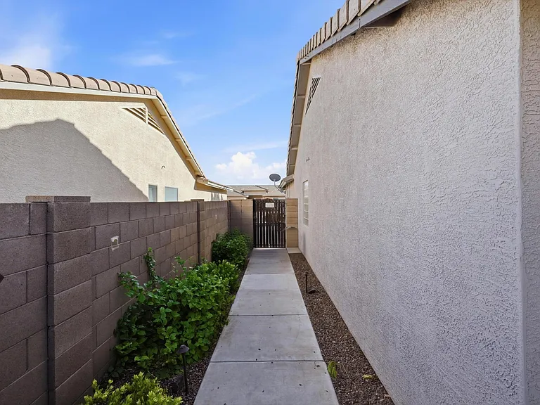15276 W Watson Ln — Photo 33