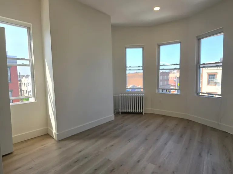 532 W Side Ave #3L — Photo 2