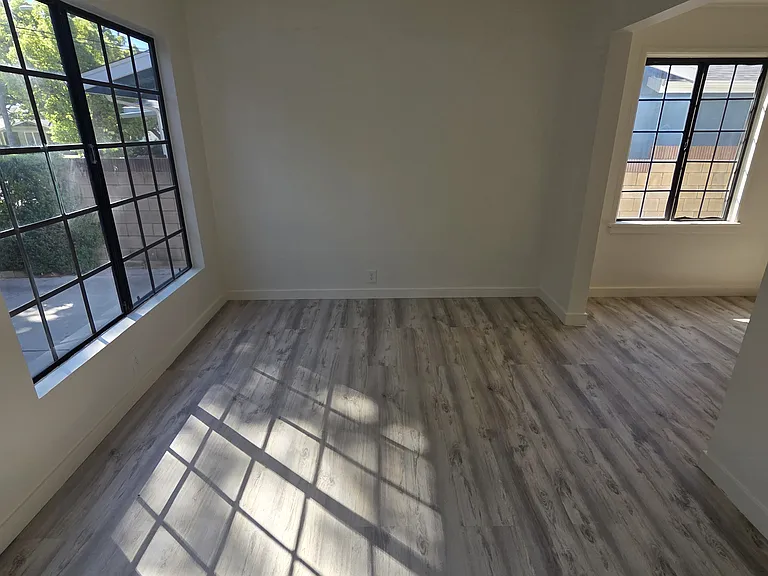 mudroom, foyer, hangout area