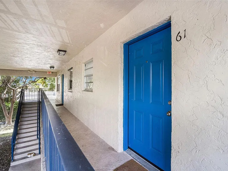 15391 S Dixie Hwy #61 — Photo 2