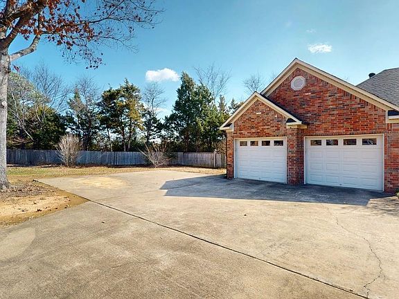 3rd image of 1805 Meaghan Cv