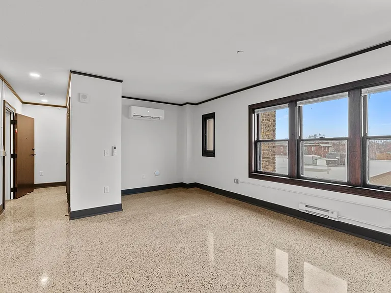 Concordia 27 Apartments - Free 1G Internet & Parking — Photo 37