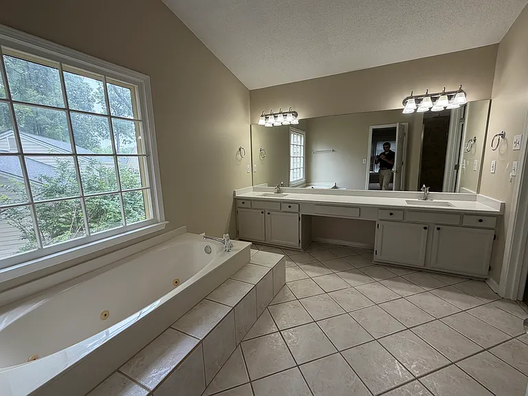 4760 Tanners Spring Dr — Photo 13