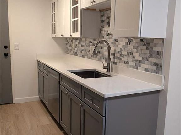 3rd image of 420 Woodward Rd APT 19