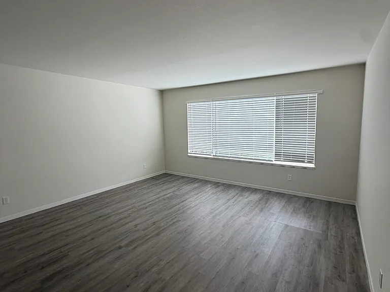 60 Eureka St #305 — Photo 1