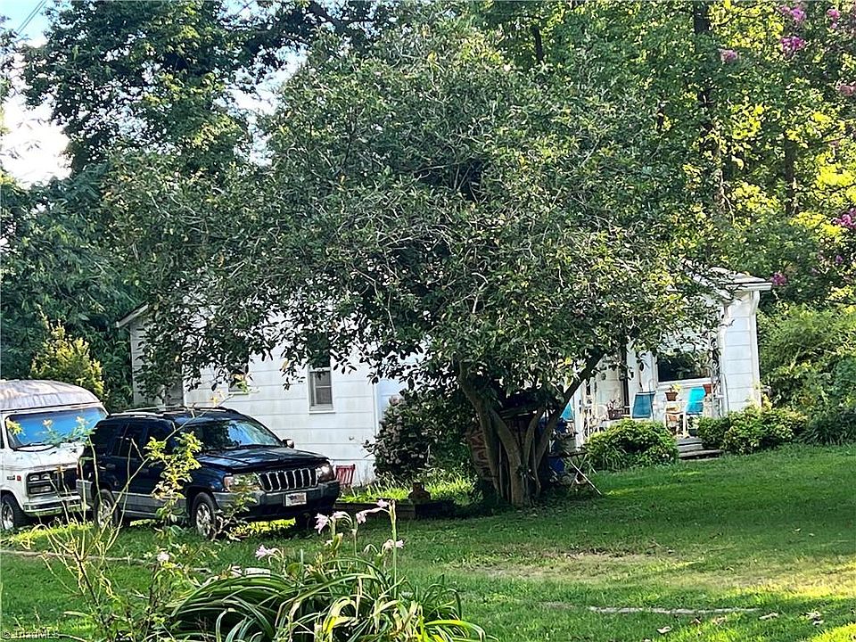 2nd image of 601 Eden Ter