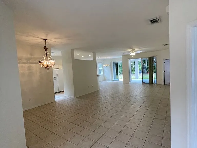 870 Greystone Ln — Photo 10