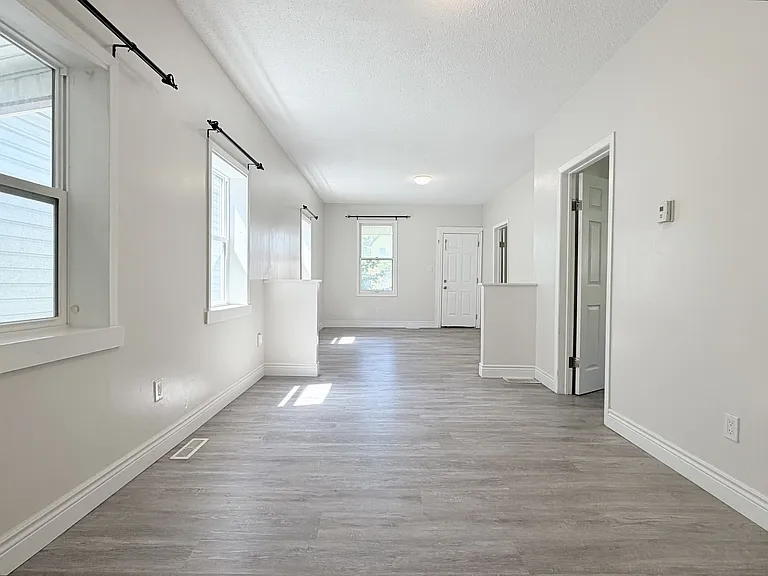 476 Aylmer Ave — Photo 6