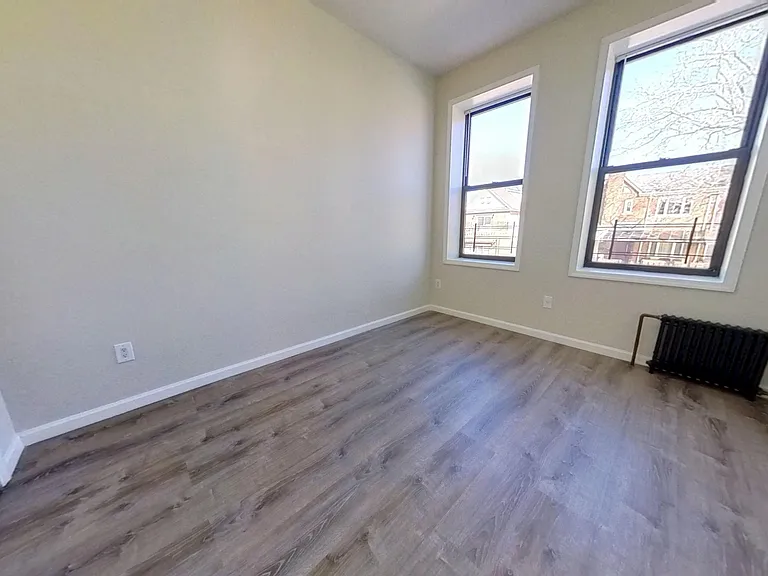 1864 W 4th St #2F — Photo 8
