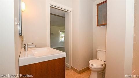 5th image of 320 University Ave #A