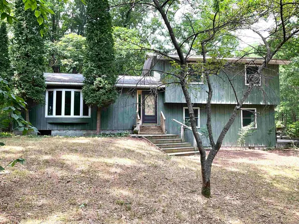 1302 W Pine River Rd, Breckenridge, MI 48615