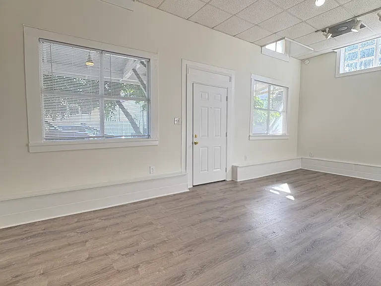 7813 Oak St — Photo 10