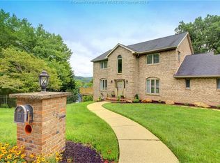 201 Woodbridge Dr, Charleston, WV 25311