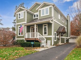 721 Meadow Ln, Libertyville, IL