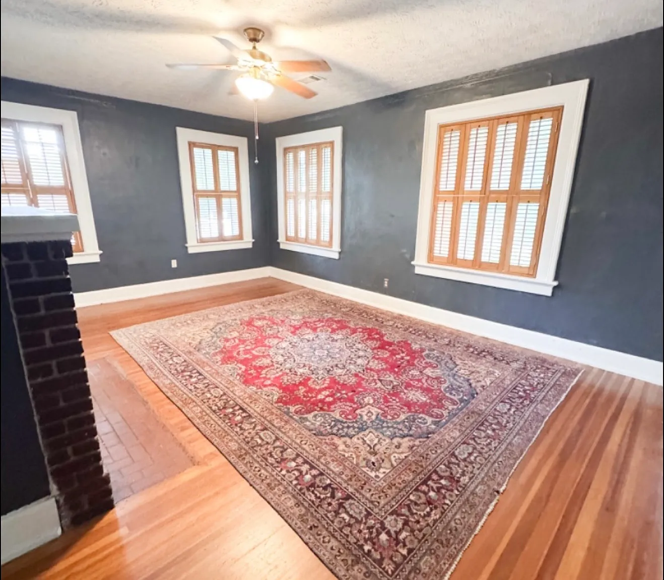 Upstairs spacious apartment — Photo 3