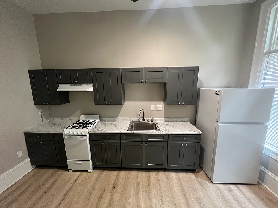 145 Ross Ave #4