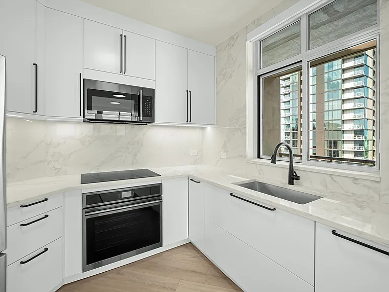 54 Rainey St #1201 — Photo 8