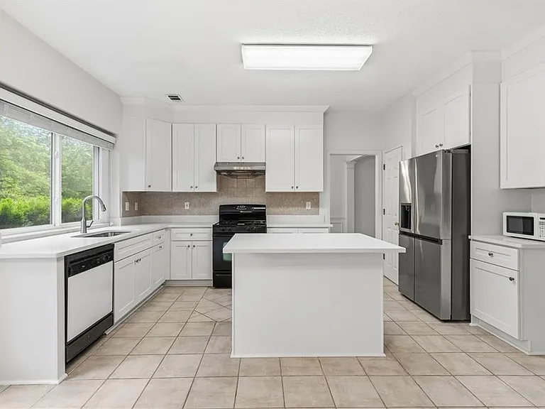 6430 Barwick Ln — Photo 11