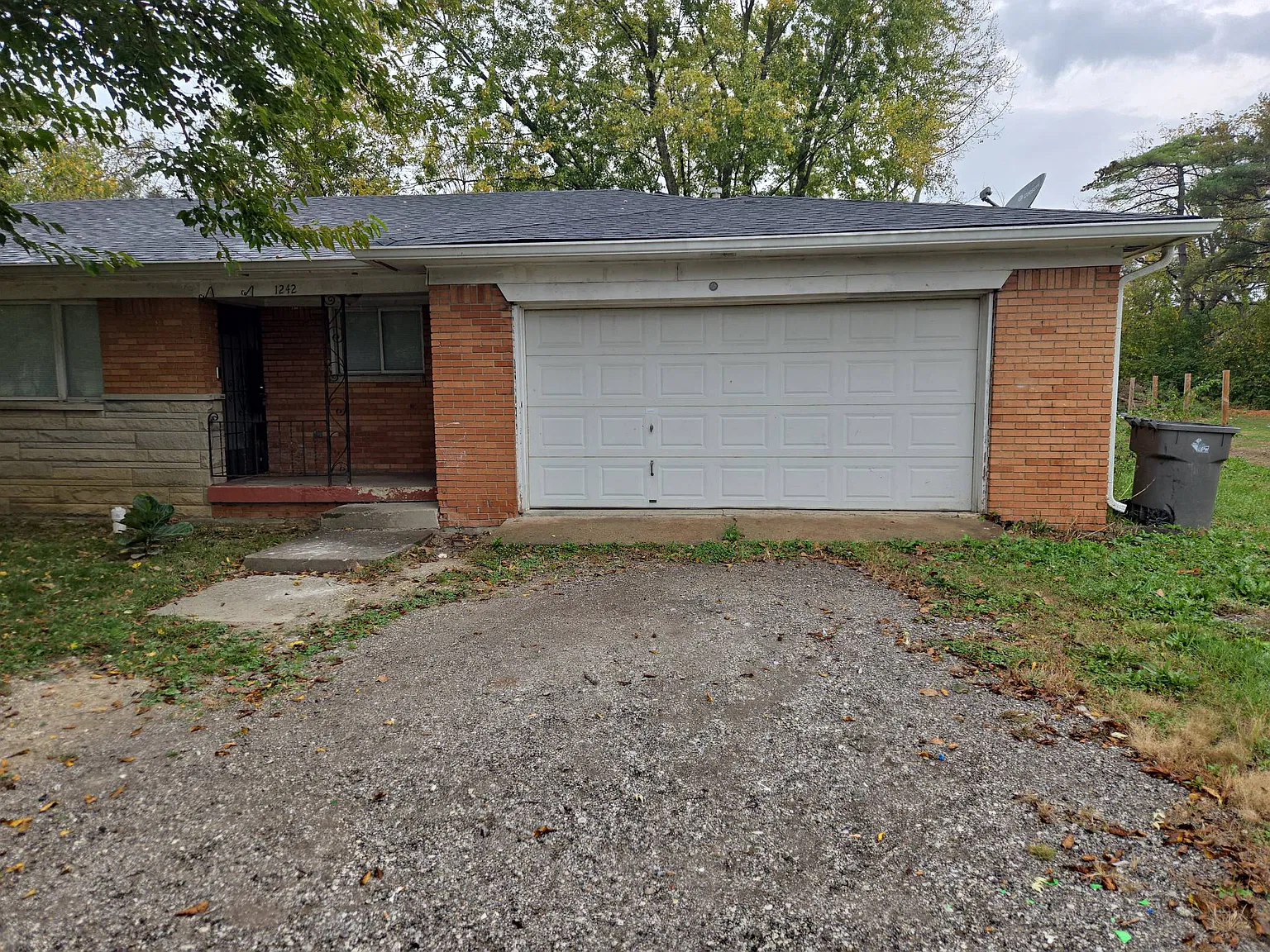 1242 Taylor Drive West - 1 — Photo 1