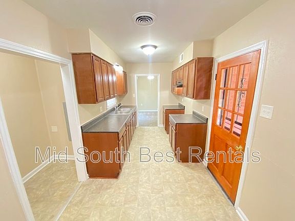 5th image of 3067 Rainier Dr