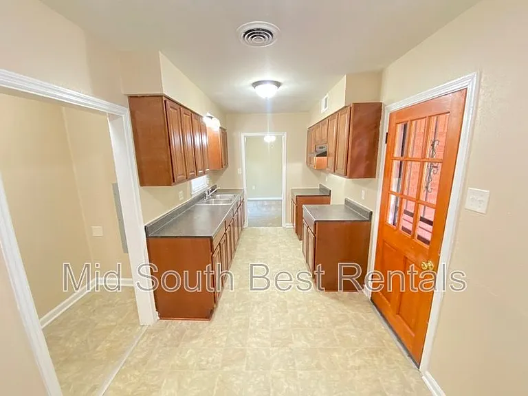 3067 Rainier Dr — Photo 4